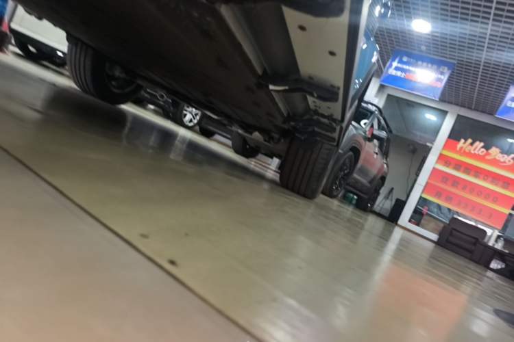 Used iCAR V27 2026 Model 210KM Two-Wheel Drive Falcon 500 Left Side Sill