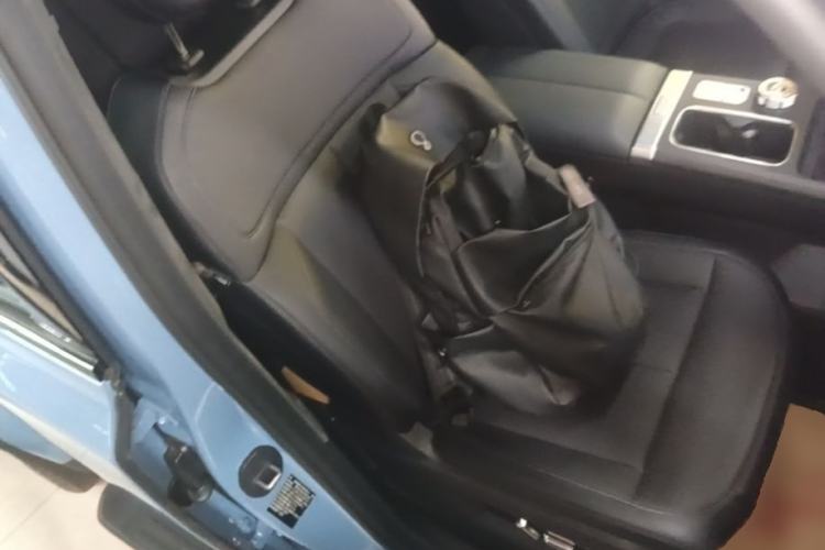 Used iCAR V27 2026 Model 210KM Two-Wheel Drive Falcon 500 Right Front Seat