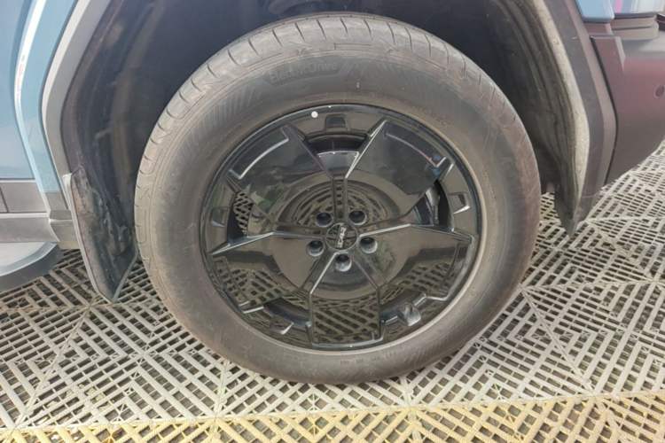 Used iCAR V27 2026 Model 210KM Two-Wheel Drive Falcon 500 Right Front Wheel Hub
