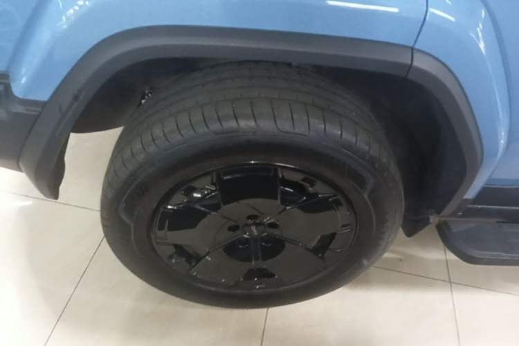 Used iCAR V27 2026 Model 210KM Two-Wheel Drive Falcon 500 Right Rear Wheel Hub