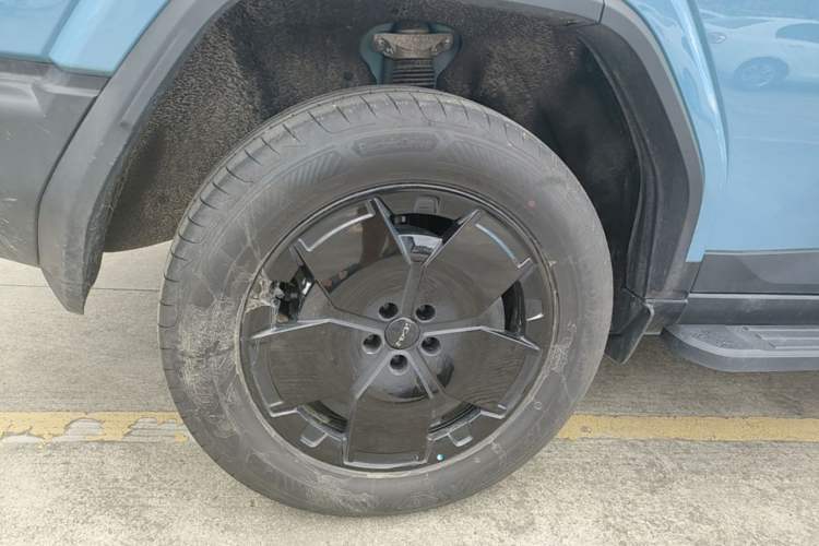 Used iCAR V27 2026 Model 210KM Two-Wheel Drive Falcon 500 Right Rear Wheel Hub