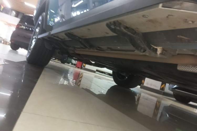Used iCAR V27 2026 Model 210KM Two-Wheel Drive Falcon 500 Right Side Sill