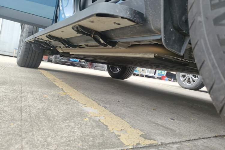 Used iCAR V27 2026 Model 210KM Two-Wheel Drive Falcon 500 Right Side Sill