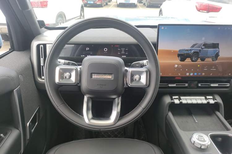 Used iCAR V27 2026 Model 210KM Two-Wheel Drive Falcon 500 Steering Wheel