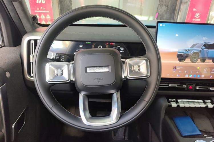 Used iCAR V27 2026 Model 210KM Two-Wheel Drive Falcon 500 Steering Wheel