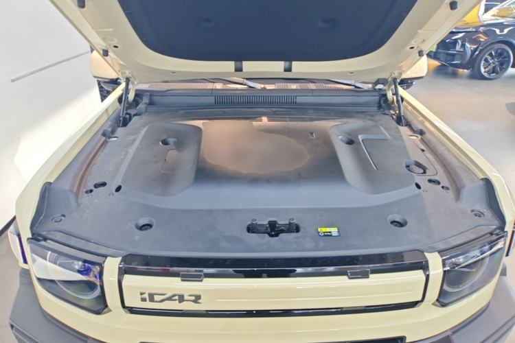 Used iCAR V27 2026 Model 200KM Four-Wheel Drive Falcon 700 Engine Bay