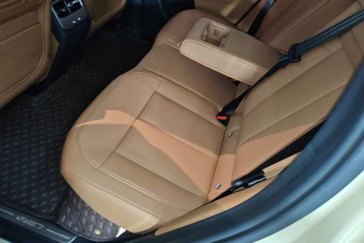 Used iCAR V27 2026 Model 200KM Four-Wheel Drive Falcon 700 Left Rear Seat
