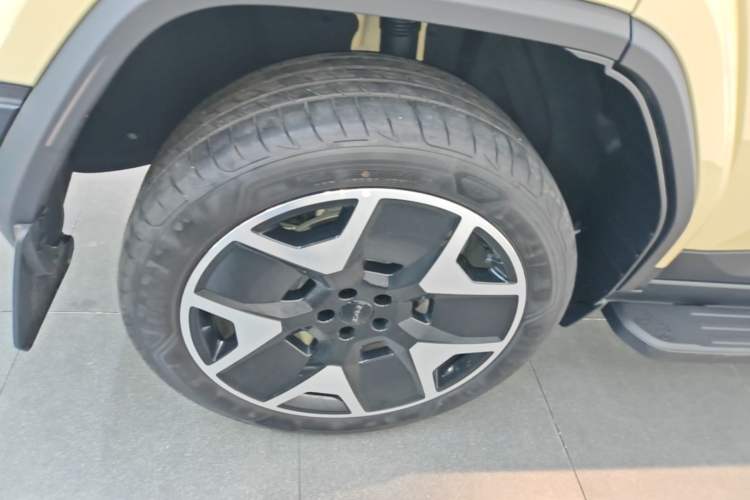 Used iCAR V27 2026 Model 200KM Four-Wheel Drive Falcon 700 Right Rear Wheel Hub