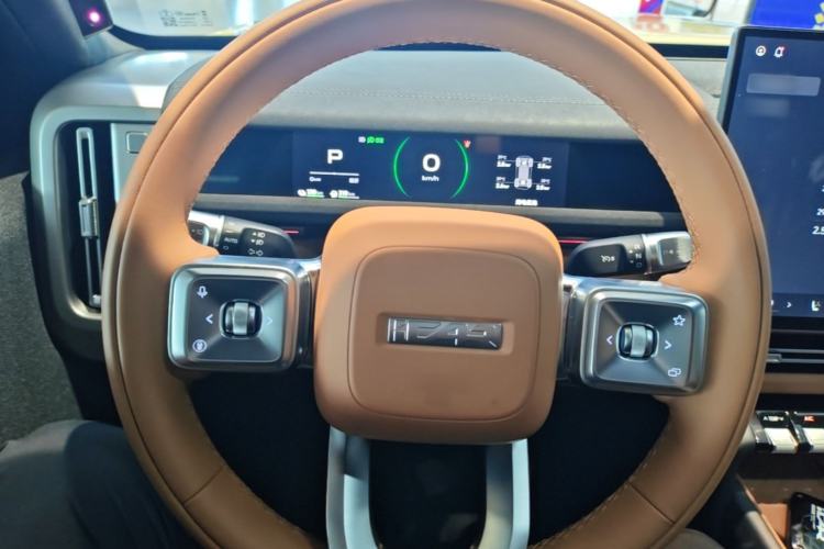 Used iCAR V27 2026 Model 200KM Four-Wheel Drive Falcon 700 Steering Wheel