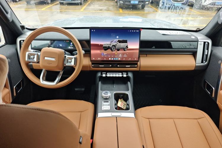 Used iCAR V27 2026 Model 200KM Four-Wheel Drive Falcon 700 Center Console