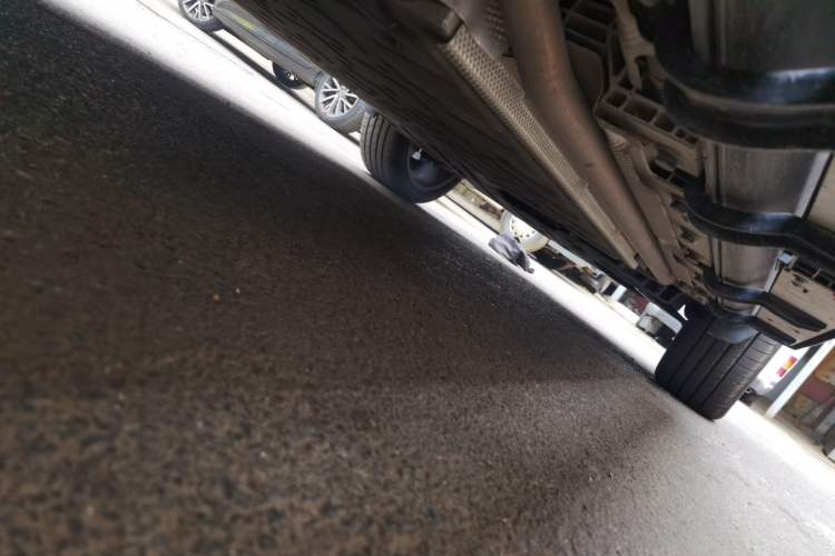 Used iCAR V27 2026 Model 200KM Four-Wheel Drive Falcon 500 Chassis Rear Right