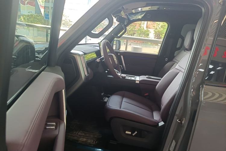 Used iCAR V27 2026 Model 200KM Four-Wheel Drive Falcon 500 Driver Seat