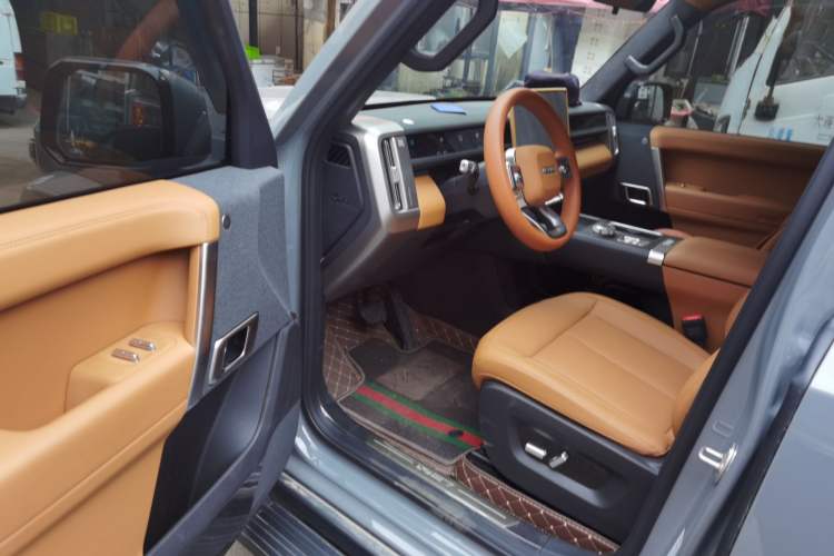 Used iCAR V27 2026 Model 200KM Four-Wheel Drive Falcon 500 Driver Seat