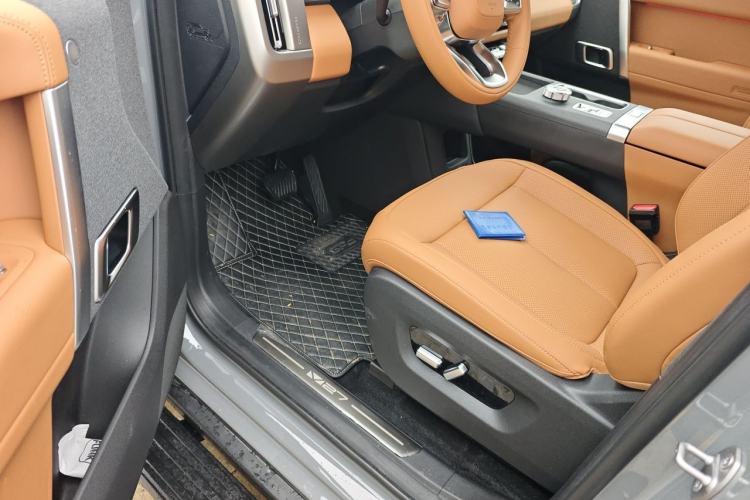 Used iCAR V27 2026 Model 200KM Four-Wheel Drive Falcon 700 Driver Seat