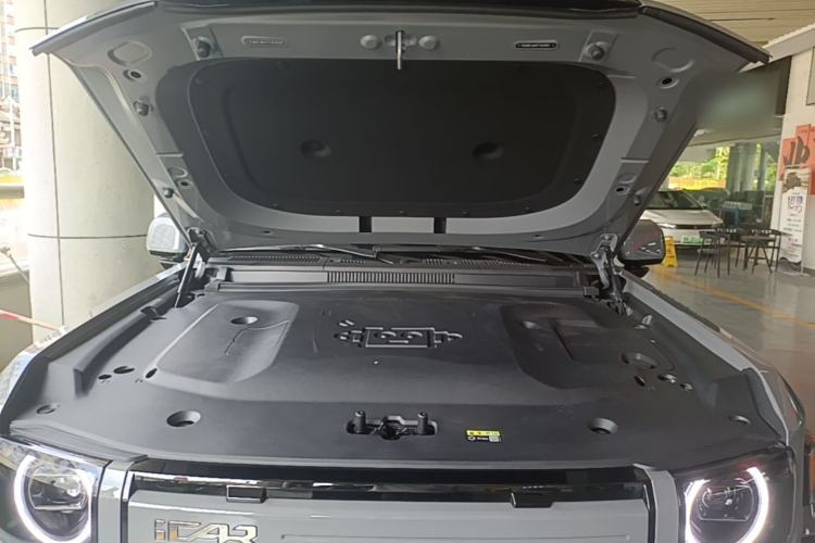 Used iCAR V27 2026 Model 200KM Four-Wheel Drive Falcon 500 Engine Bay