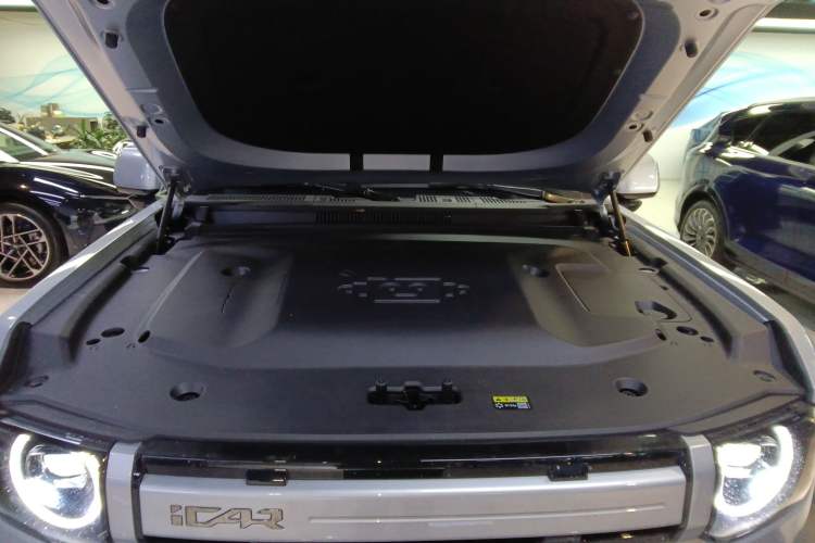 Used iCAR V27 2026 Model 200KM Four-Wheel Drive Falcon 500 Engine Bay