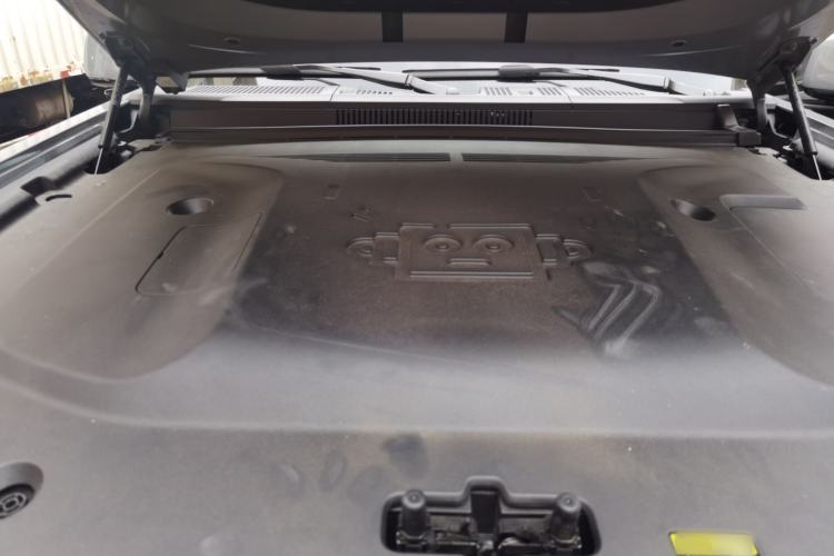Used iCAR V27 2026 Model 200KM Four-Wheel Drive Falcon 500 Engine Bay