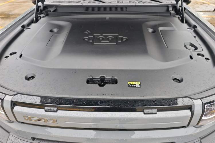 Used iCAR V27 2026 Model 200KM Four-Wheel Drive Falcon 700 Engine Bay