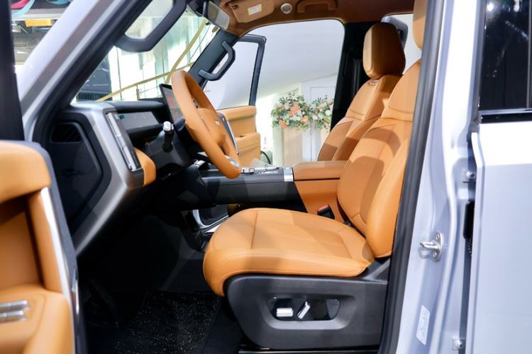 Used iCAR V27 2026 Model 200KM Four-Wheel Drive Falcon 500 Interior 2