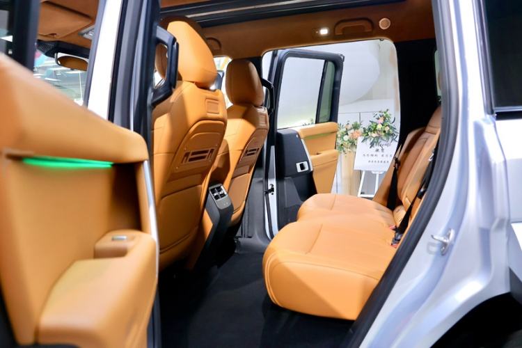 Used iCAR V27 2026 Model 200KM Four-Wheel Drive Falcon 500 Interior 5