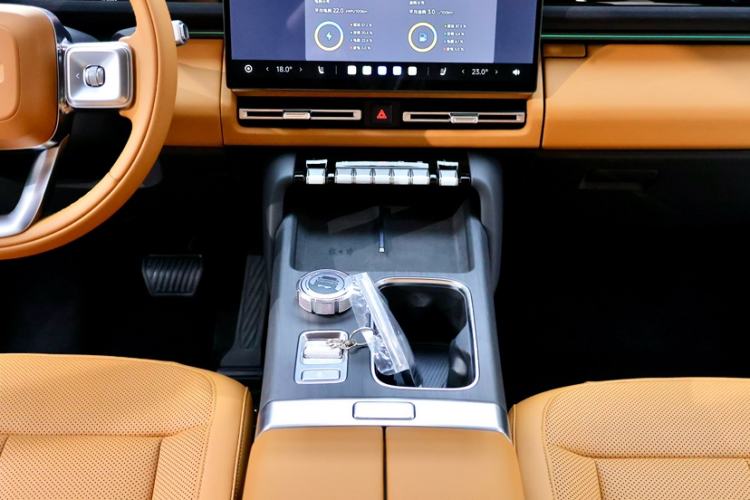 Used iCAR V27 2026 Model 200KM Four-Wheel Drive Falcon 500 Interior 7