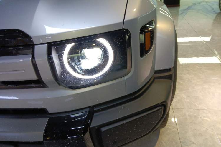 Used iCAR V27 2026 Model 200KM Four-Wheel Drive Falcon 500 Left Front Headlight