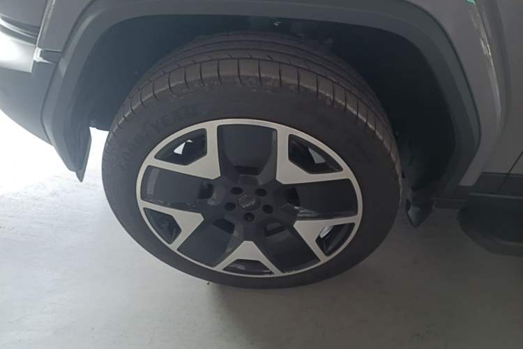 Used iCAR V27 2026 Model 200KM Four-Wheel Drive Falcon 500 Left Front Wheel Hub