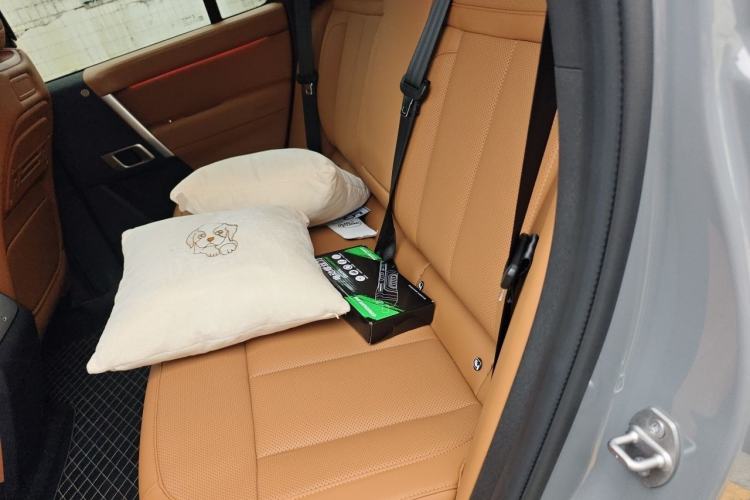 Used iCAR V27 2026 Model 200KM Four-Wheel Drive Falcon 700 Left Rear Seat