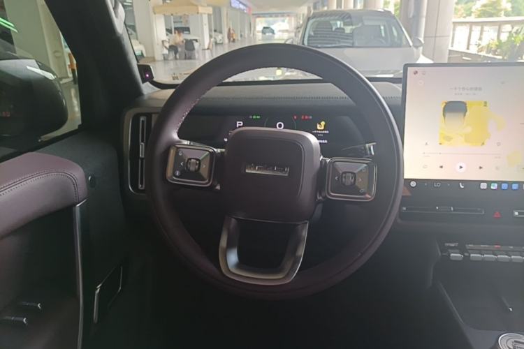 Used iCAR V27 2026 Model 200KM Four-Wheel Drive Falcon 500 Steering Wheel