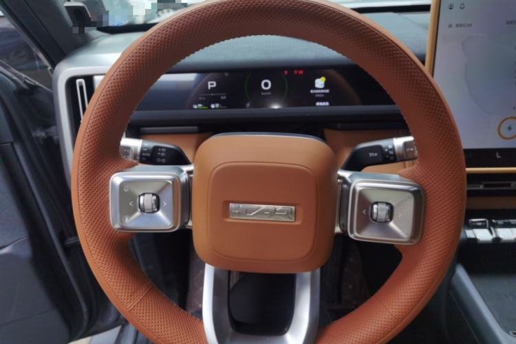 Used iCAR V27 2026 Model 200KM Four-Wheel Drive Falcon 500 Steering Wheel