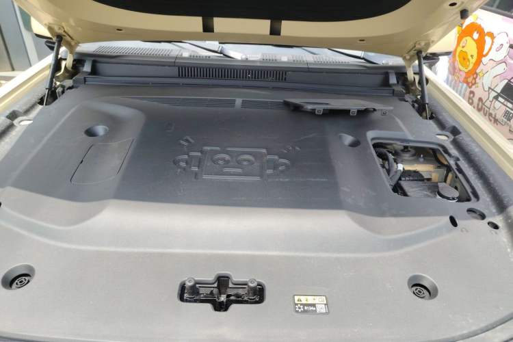 Used iCAR V27 2026 Model 200KM Four-Wheel Drive Falcon 700 Engine Bay