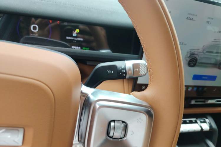 Used iCAR V27 2026 Model 200KM Four-Wheel Drive Falcon 700 Gear Lever