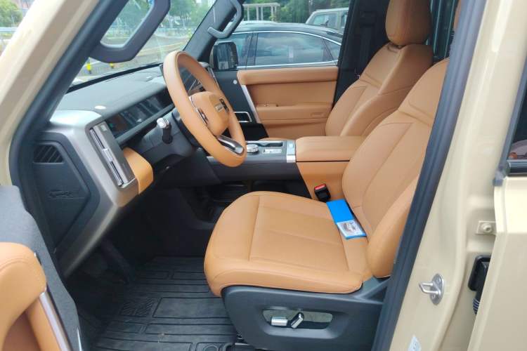 Used iCAR V27 2026 Model 200KM Four-Wheel Drive Falcon 700 Left Front Seat