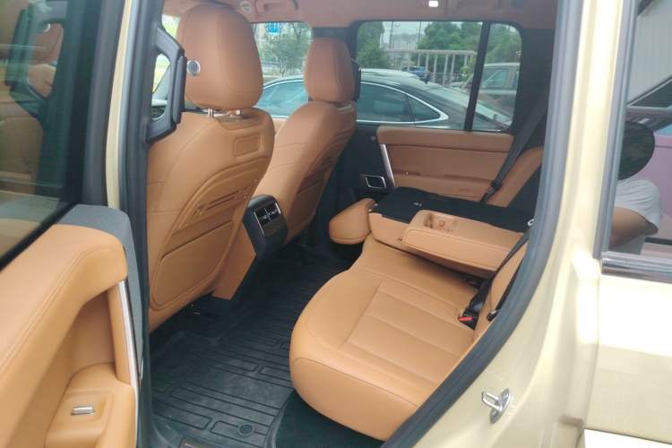 Used iCAR V27 2026 Model 200KM Four-Wheel Drive Falcon 700 Left Rear Seat