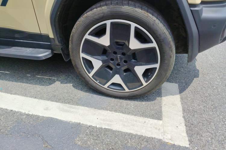 Used iCAR V27 2026 Model 200KM Four-Wheel Drive Falcon 700 Right Front Wheel Hub