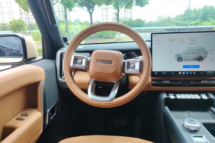 Used iCAR V27 2026 Model 200KM Four-Wheel Drive Falcon 700 Steering Wheel