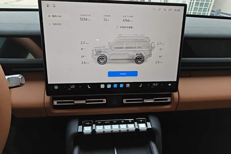 Used iCAR V27 2026 Model 200KM Four-Wheel Drive Falcon 700 Audio And AC Panel