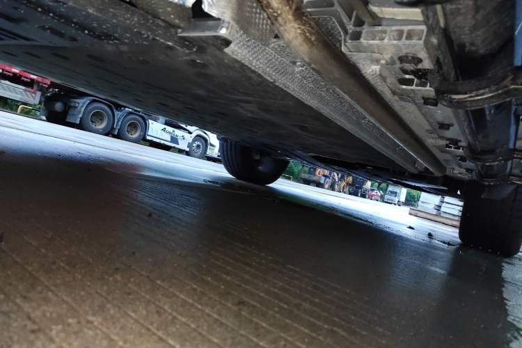 Used iCAR V27 2026 Model 200KM Four-Wheel Drive Falcon 500 Chassis Rear Right