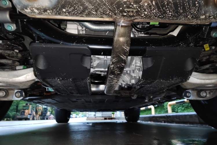 Used iCAR V27 2026 Model 200KM Four-Wheel Drive Falcon 500 Chassis Rear