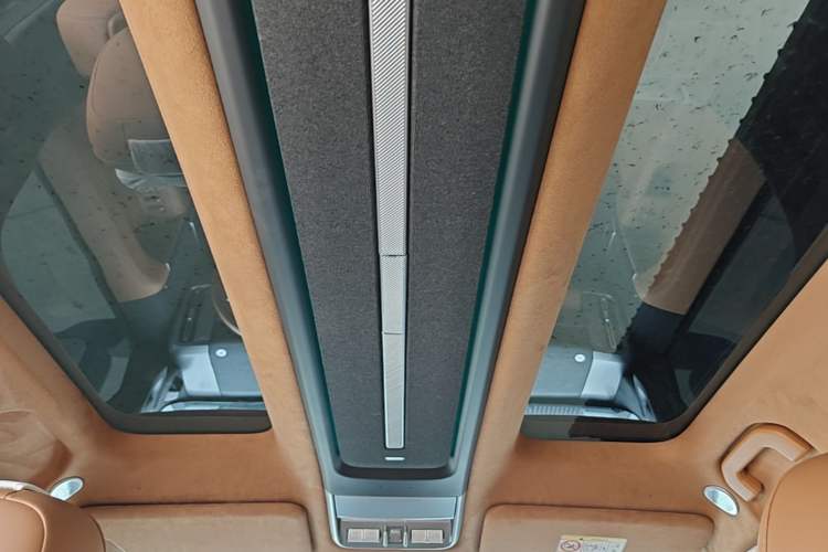 Used iCAR V27 2026 Model 200KM Four-Wheel Drive Falcon 700 Headliner