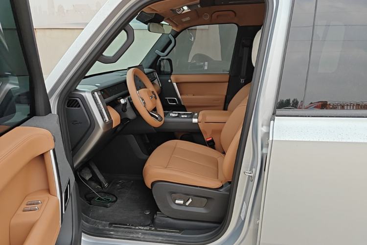 Used iCAR V27 2026 Model 200KM Four-Wheel Drive Falcon 700 Left Front Seat