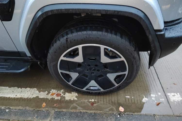 Used iCAR V27 2026 Model 200KM Four-Wheel Drive Falcon 500 Right Front Wheel Hub