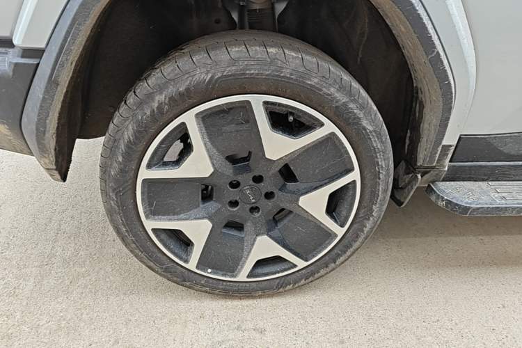 Used iCAR V27 2026 Model 200KM Four-Wheel Drive Falcon 700 Right Rear Wheel Hub
