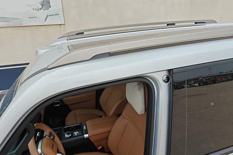 Used iCAR V27 2026 Model 200KM Four-Wheel Drive Falcon 700 Roof