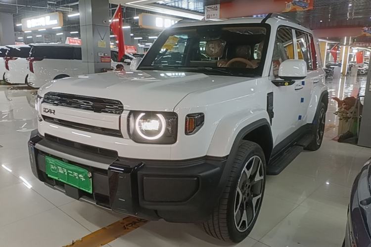 iCAR V27 2026 Model 200KM Four-Wheel Drive Falcon 500