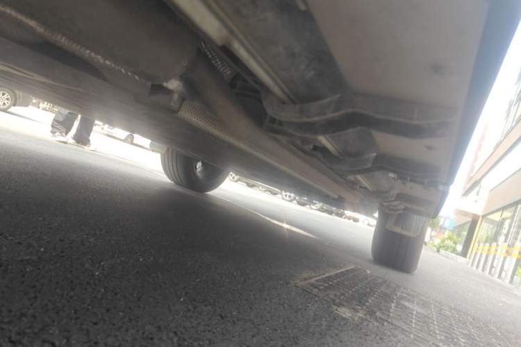 Used iCAR V27 2026 Model 200KM Four-Wheel Drive Falcon 500 Chassis Rear Right