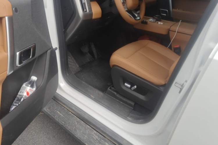 Used iCAR V27 2026 Model 200KM Four-Wheel Drive Falcon 500 Driver Seat