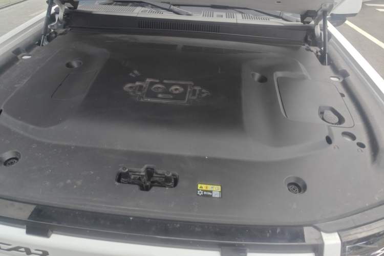 Used iCAR V27 2026 Model 200KM Four-Wheel Drive Falcon 500 Engine Bay