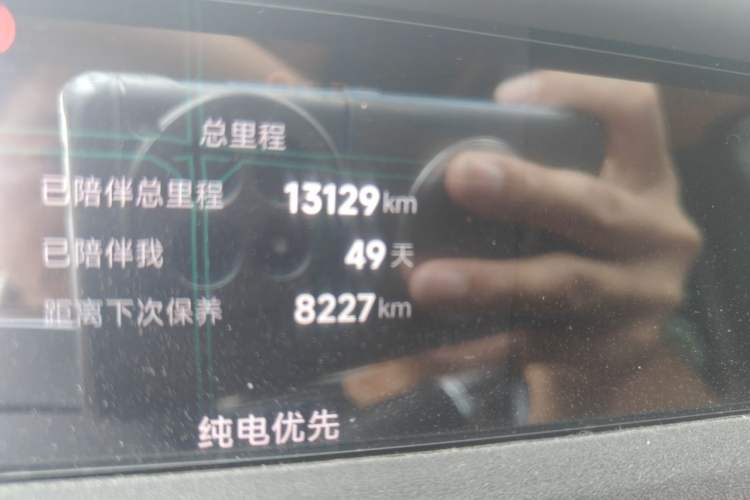 Used iCAR V27 2026 Model 200KM Four-Wheel Drive Falcon 500 Odometer Close Up
