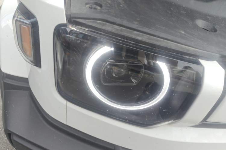 Used iCAR V27 2026 Model 200KM Four-Wheel Drive Falcon 500 Right Front Headlight